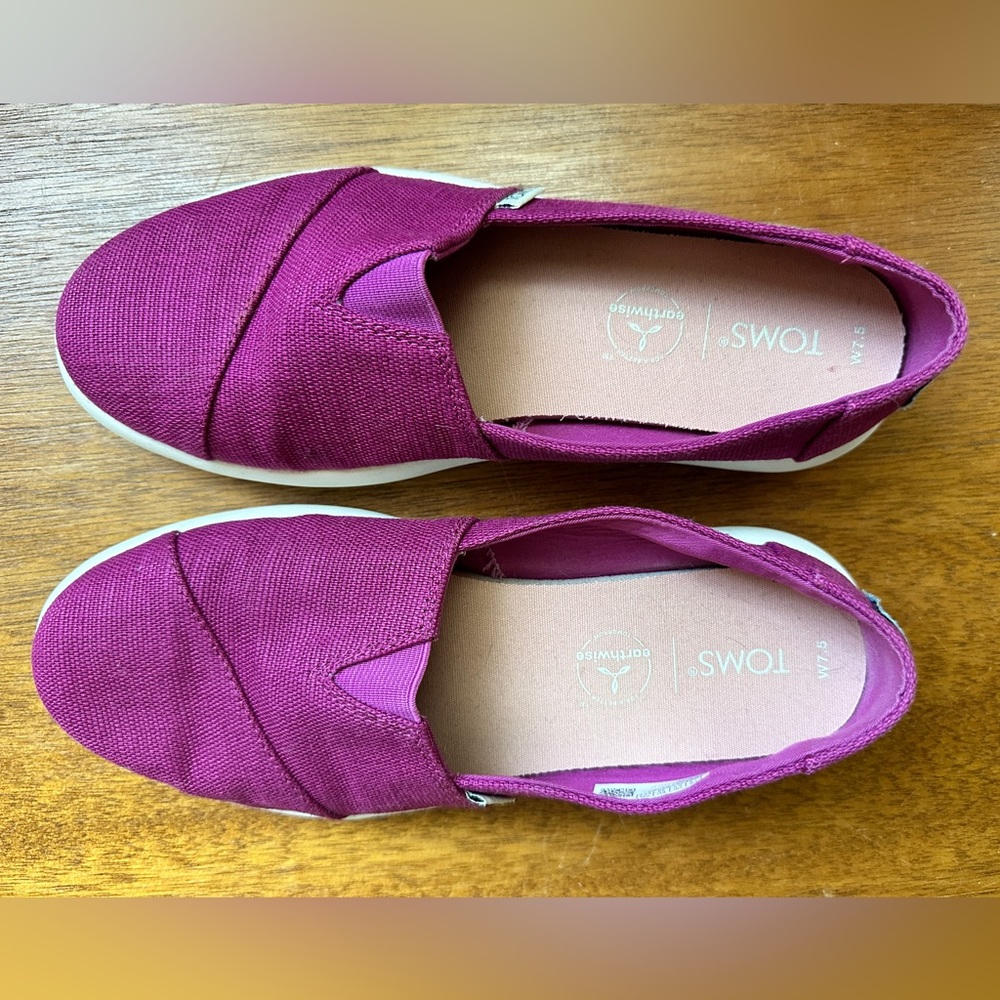 Gorgeous magenta Mallow TOMS